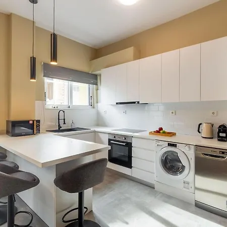 Apartment Snug By Zoia Living *
