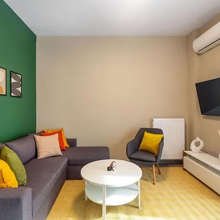 Apartment Snug By Zoia Living *