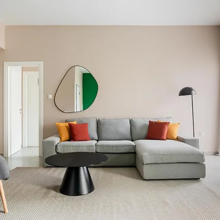Apartment Snug By Zoia Living